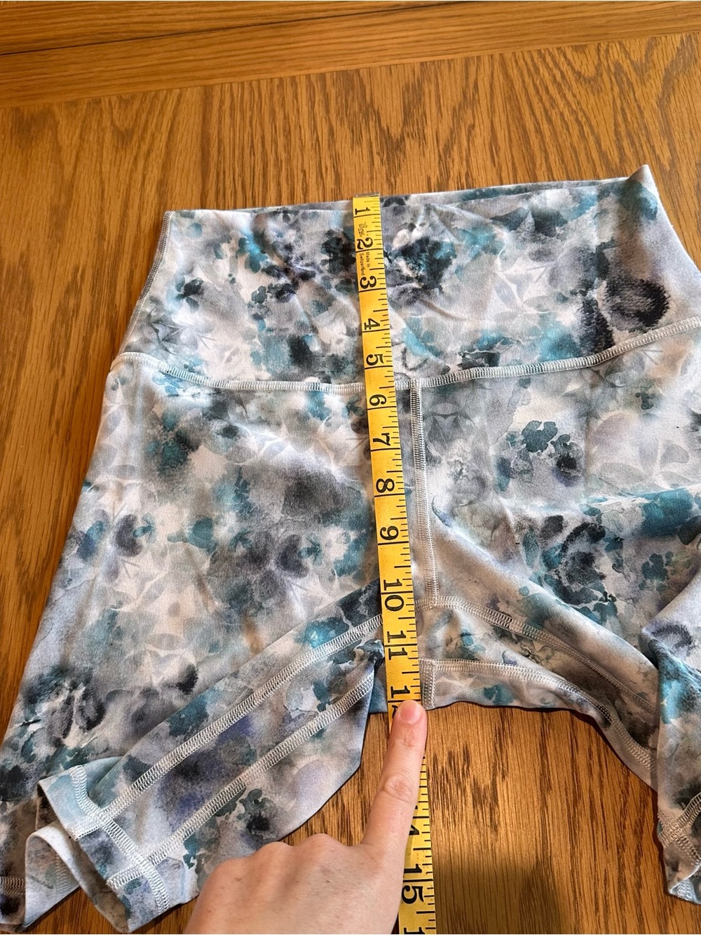 Lululemon High Rise Align Shorts - Picture 4 of 7